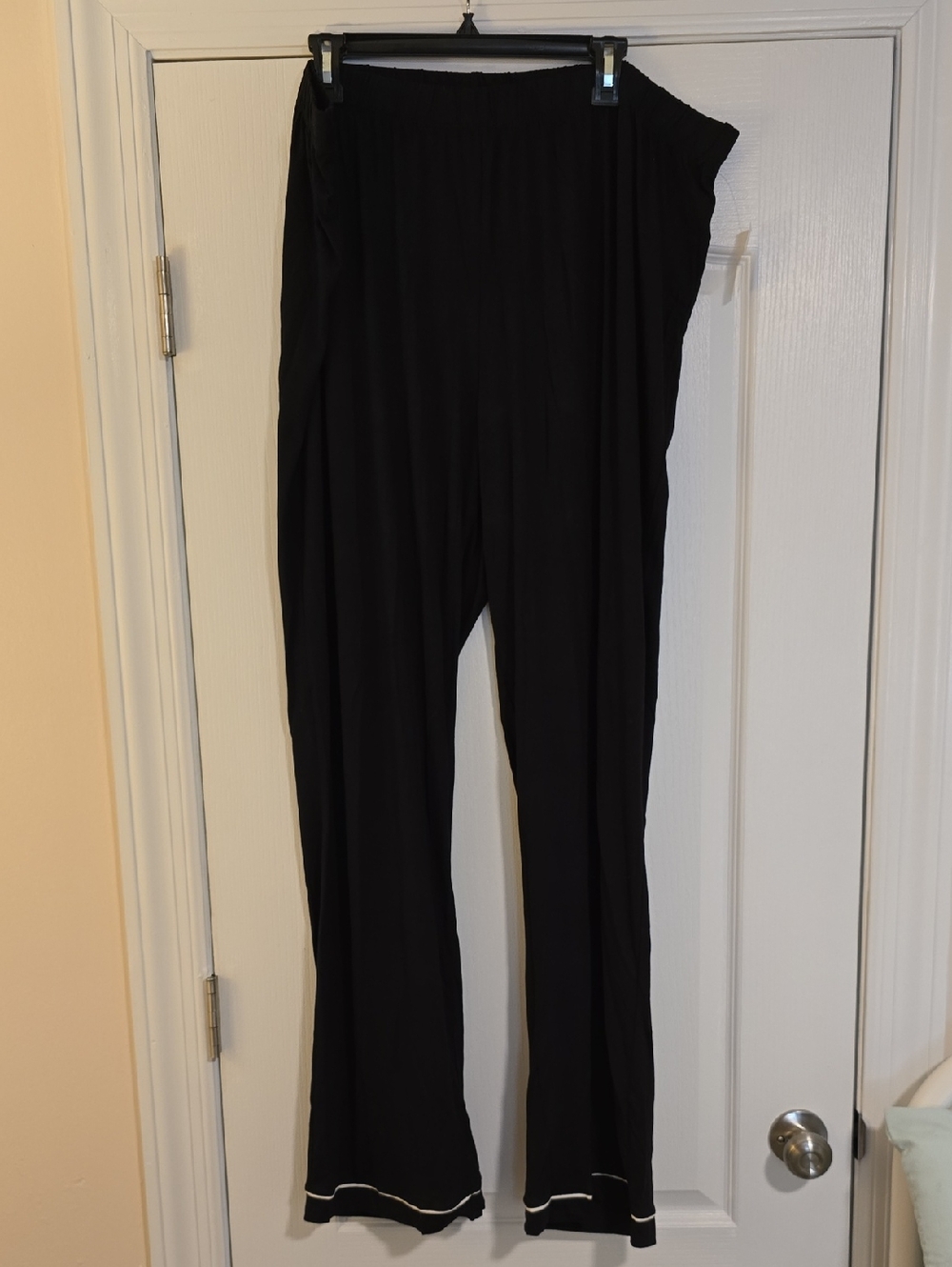 Old Navy Black Wide-Leg Pull-On Pajama Pants with Contrast Hem